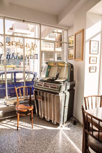 Round of Acropolis - 60' Private Tour in a Vintage Motorcycle Sidecar 6